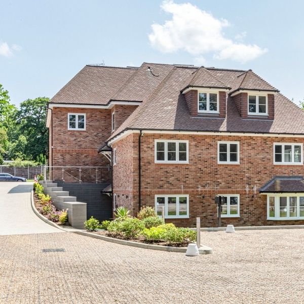 Sheerwater Road, West Byfleet - 2 bedrooms Property for lettings - Seymours - Photo 1