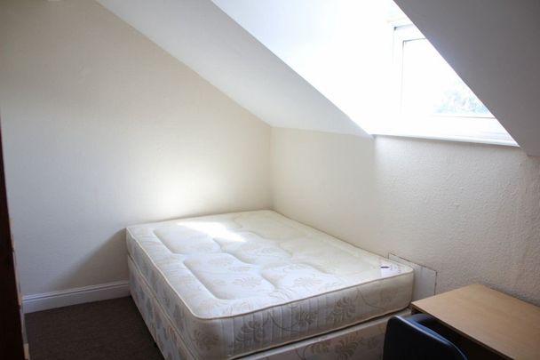 5 Bed - 5 Beechwood View, Burley, Leeds - LS4 2LP - Student - Photo 1