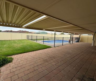 3 Bedroom House with Pool - Photo 5
