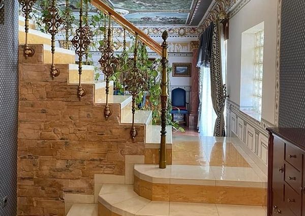 LONG TERM RENTAL. Spacious villa with 6 bedrooms for rent.