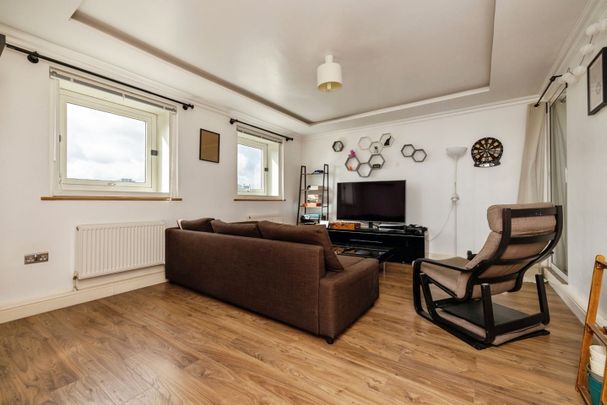 2 Bed Flat, Gillfoot, NW1 - Photo 1