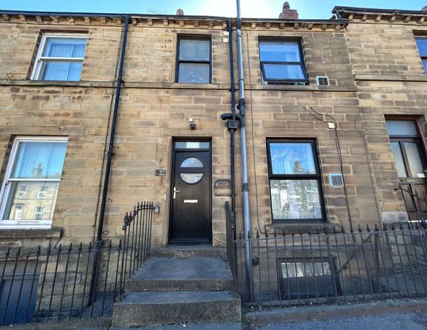 Trinity Street Room 3 - Photo 1