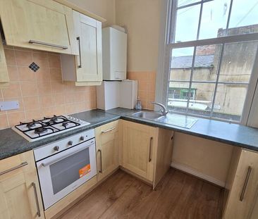 Flat 2, Albion Road, Scarborough - Photo 3
