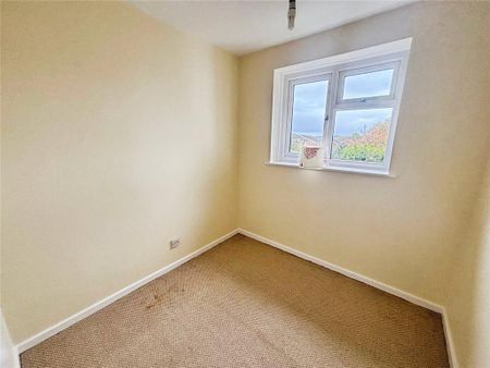 4 bedroom detached house to rent - Photo 2