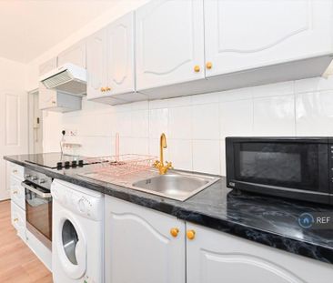 1 bedroom in a flat share to rent - Photo 6