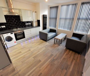 6 bedroom Flat in Flat &, Leeds - Photo 5