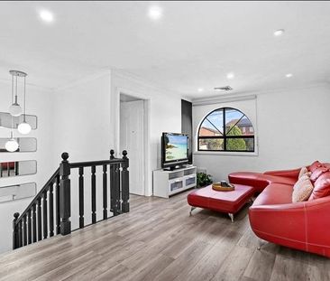 Grand Family Living in a Tranquil Cul-de-Sac - Photo 5