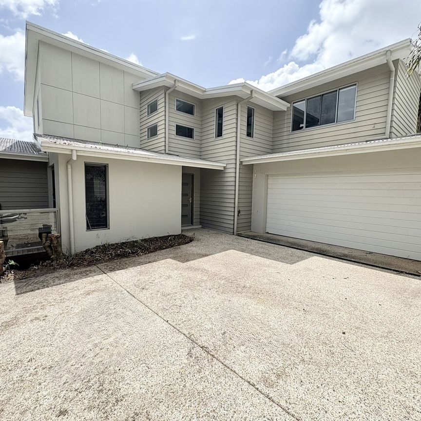 39B Diamantina Circuit, Pacific Pines QLD 4211 - House For Rent | Domain - Photo 1