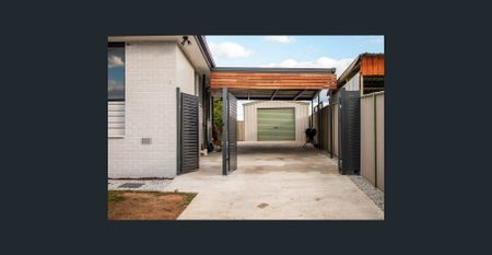 Renovated 3 bedroom home - Photo 4