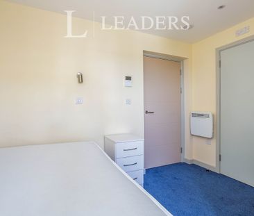 1 bedroom room to rent Fawcett Road, Southsea - Photo 5