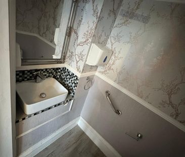 Room in a Shared House, Henleaze Road, BS9 - Photo 4