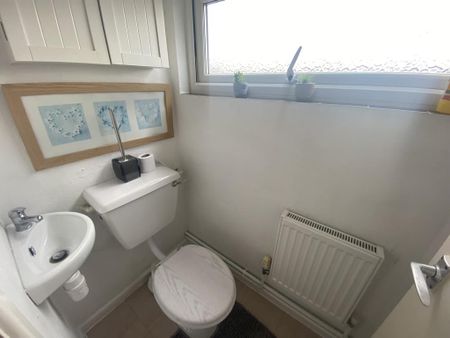1 bedroom in a house share to rent - Photo 4