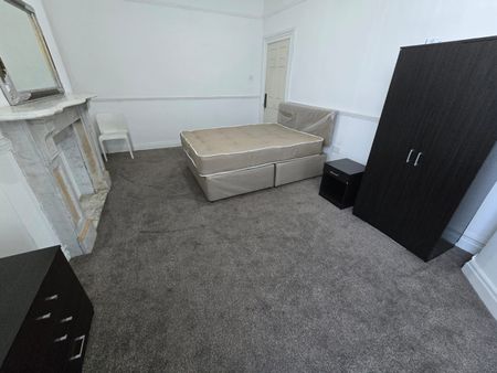 Room in a Shared House, Deane Road, L7 - Photo 3
