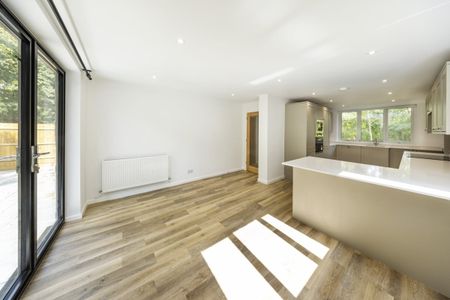 4 bedroom detached house to rent - Photo 3