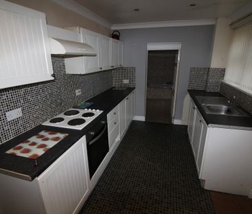 3 Bedroom Mid Terraced House - Photo 1