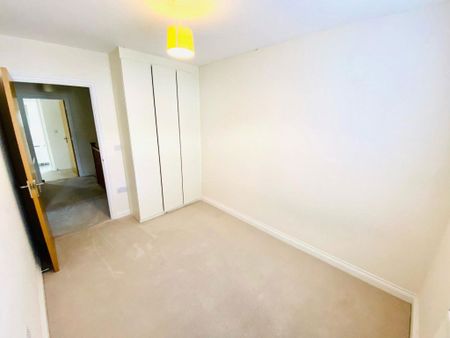 11, Roman Fields, Chichester - Photo 2