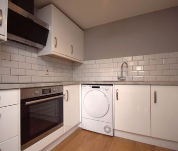 2 bed Flat for rent - Photo 5