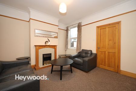 4 bed terraced house to rent in Hill Street, Newcastle-under-Lyme, Staffordshire - Photo 5