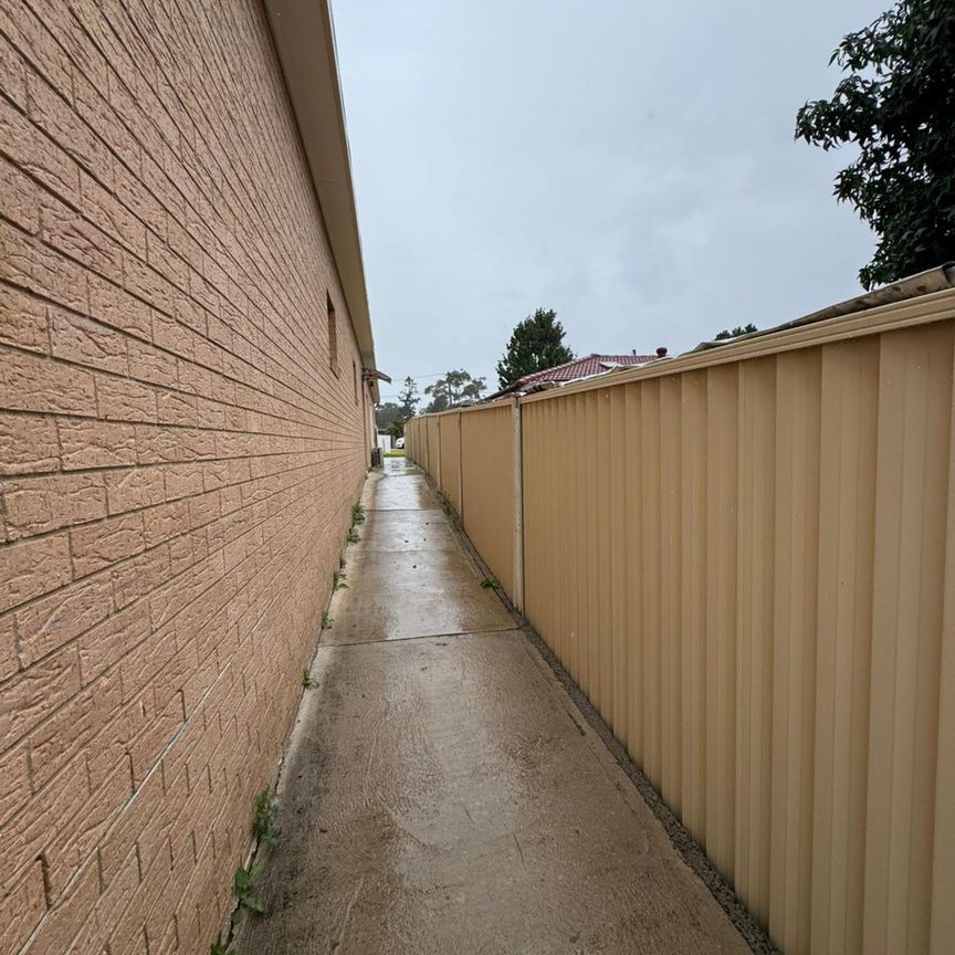 Granny Flat with Lock-Up Garage - Photo 1