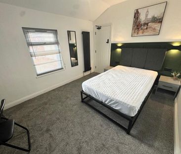 1 bedroom in a house share to rent - Photo 4