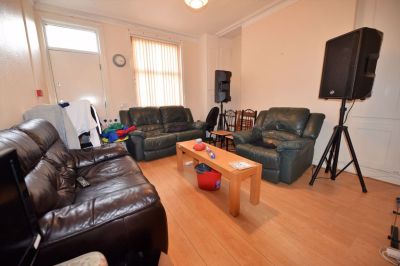 5 bedroom House in Brudenell View (5 bed), Leeds - Photo 4