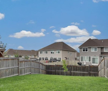 For Lease - 644 RUE DU CARTOGRAPHE Street, Orleans - Cumberland and... - Photo 2