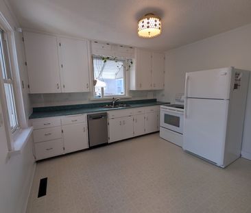 For Lease - 44 Macdonald Street, Arnprior, Ontario - Photo 5