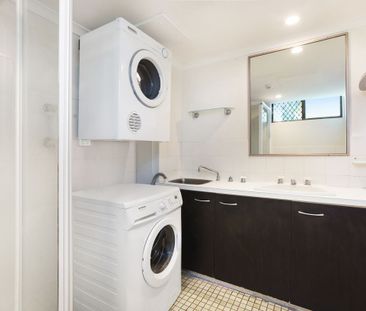 1 bedroom updated apartment surrounded by lush gardens & pool area - Photo 6