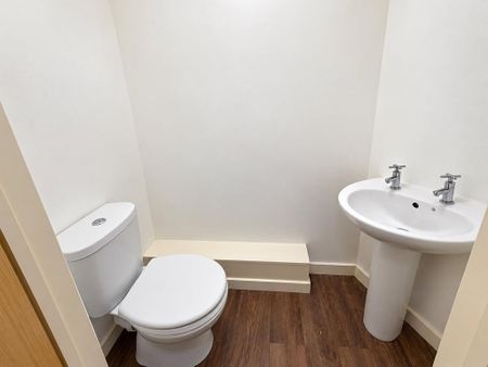 3 bedroom flat to rent - Photo 3