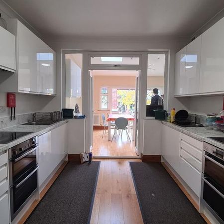 House share to rent - Photo 3