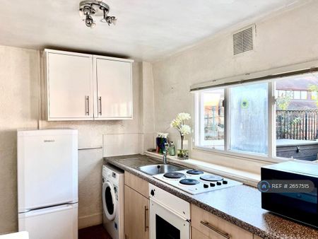 1 bedroom flat to rent - Photo 4