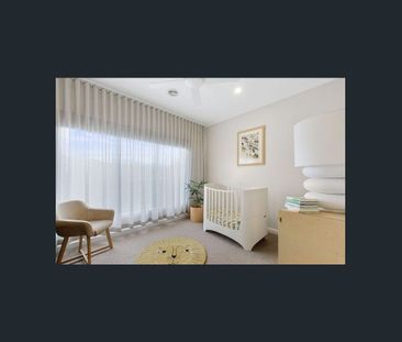 STYLISH FAMILY HOME - Photo 5