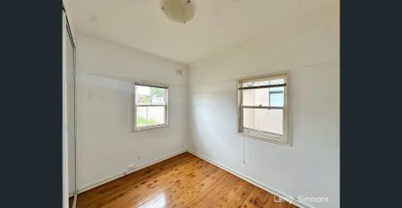 COMFORTABLE FAMILY HOME - Photo 2