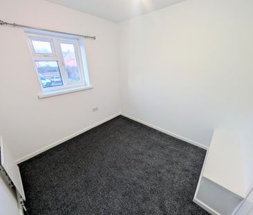3 bedroom end of terrace house to rent - Photo 4