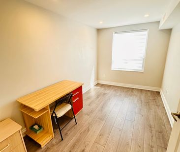 For Lease - 1032 Burnhamthorpe Road, Mississauga, Ontario - Photo 2