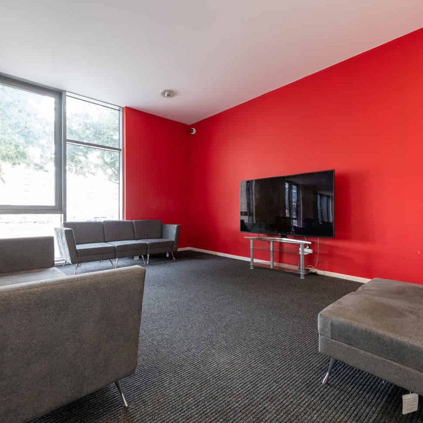 Silver Ensuite - Photo 1