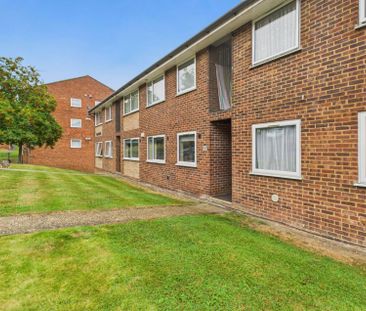 Windsor Drive, High Wycombe, Buckinghamshire,HP13 - Photo 3