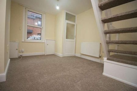 Pennyfarthing Street, Salisbury, SP1 - Photo 2