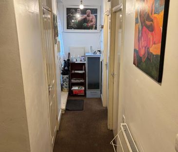 Room in a Shared Flat, York Road, SW11 - Photo 2