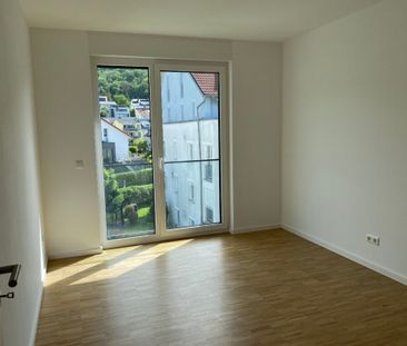 Mit Blick auf die Berge! 4-Zimmer-Etagenwohnung mit EBK und Südbalkon - Foto 1