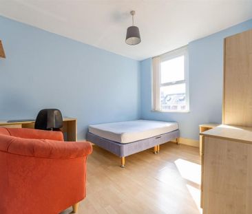 6 bedroom terraced house to rent - Photo 5