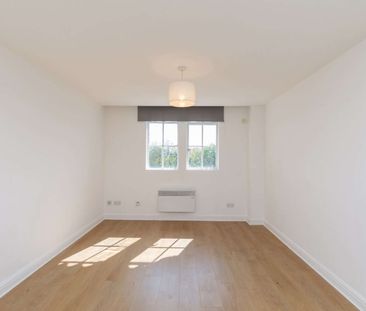 Beautiful one bedroom property, in a historic conversion. - Photo 5