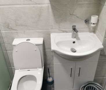 1 Bed Flat, Beddington, CR0 - Photo 4