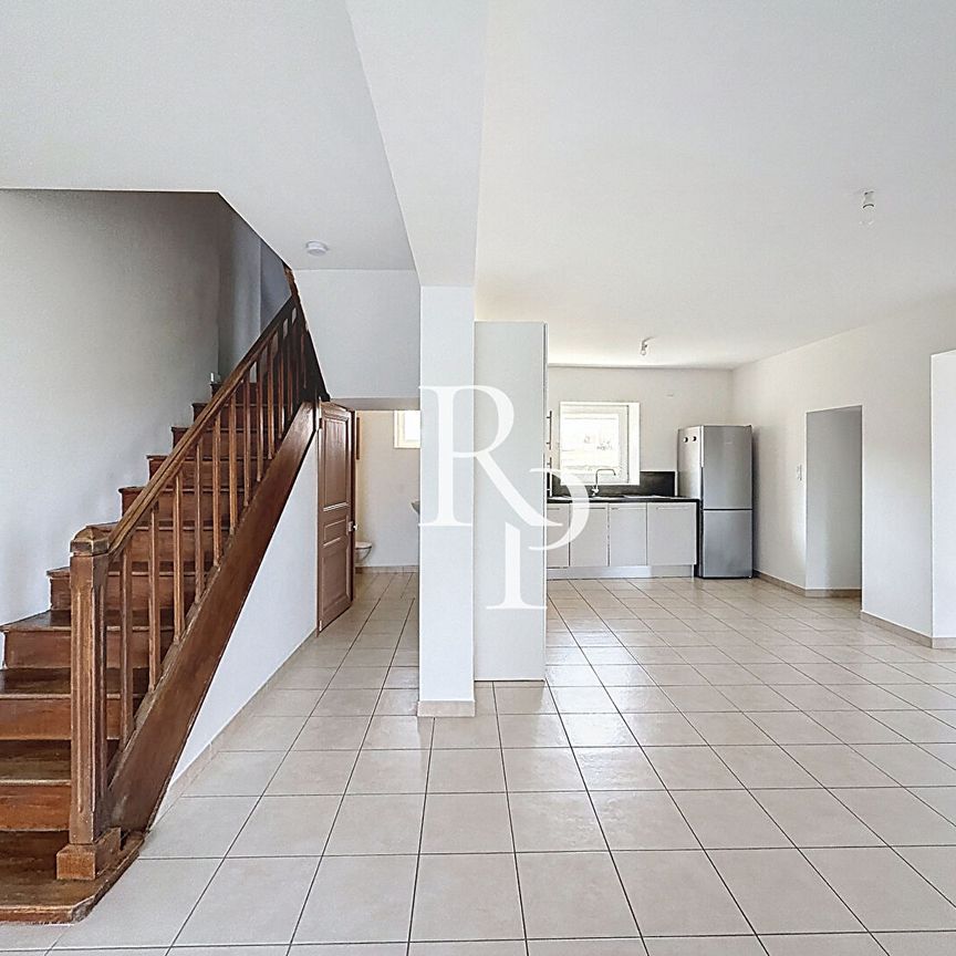 Maison avec 5 chambres de 161,74m² au sol (142,56m² Carrez), - Photo 1