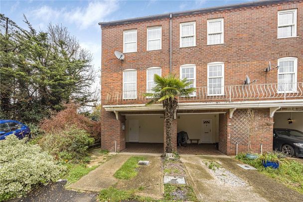 Park Crescent, Twickenham, TW2 - Photo 1