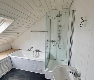 Geschmackvolle 2-Zimmer-DG-Wohnung mit Wintergarten & Galerie - Photo 4