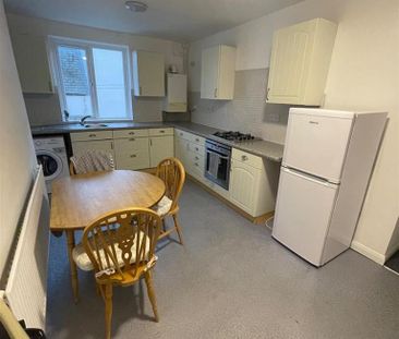 3 bedroom apartment to rent - Photo 3