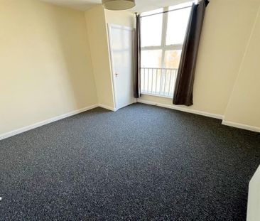 3 bedroom flat to rent - Photo 2