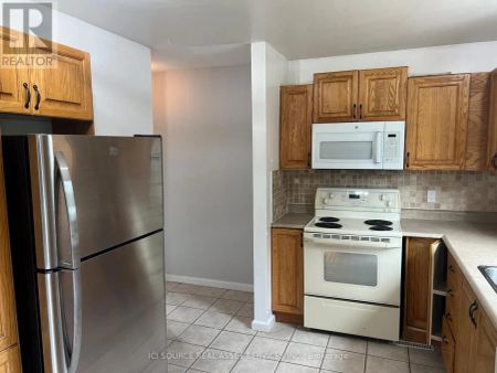 45 HUNTSMAN CRESCENT - Photo 4