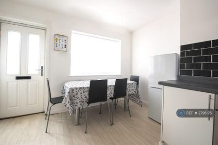 3 bedroom terraced house to rent - Photo 3